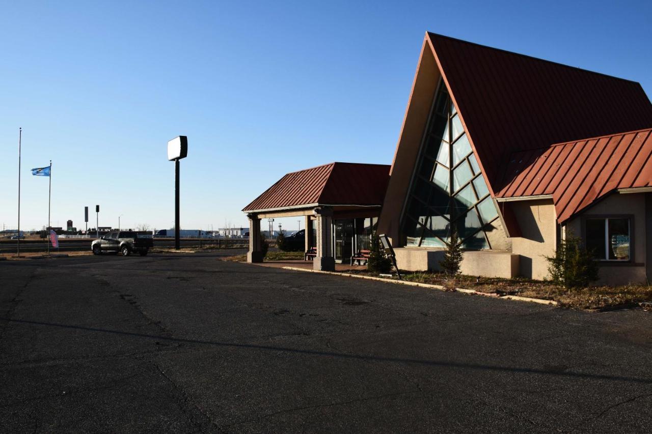 American Best Inn By Oyo I-35 Perry Near Lake Mcmurtry Exterior foto