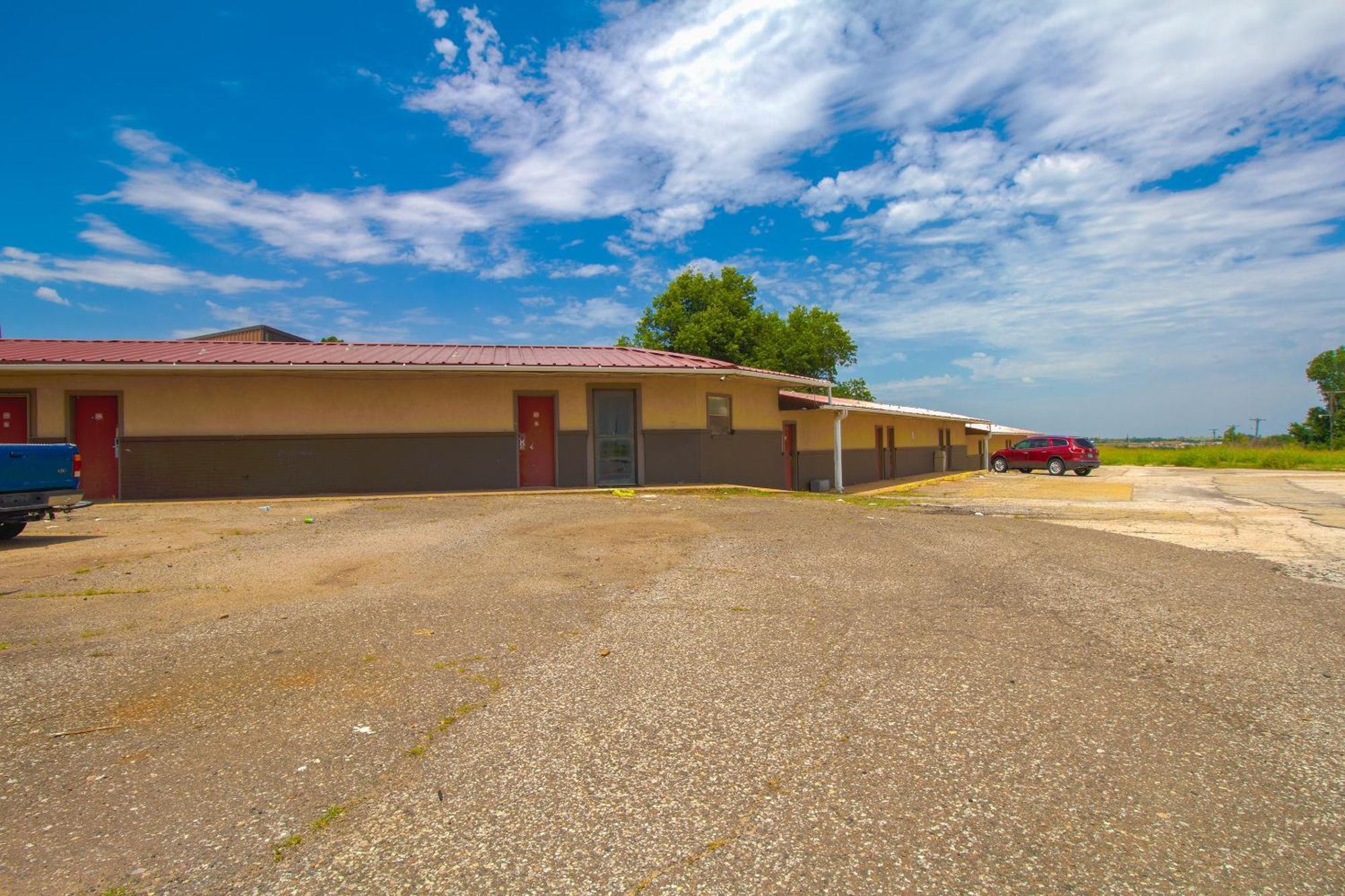 American Best Inn By Oyo I-35 Perry Near Lake Mcmurtry Exterior foto