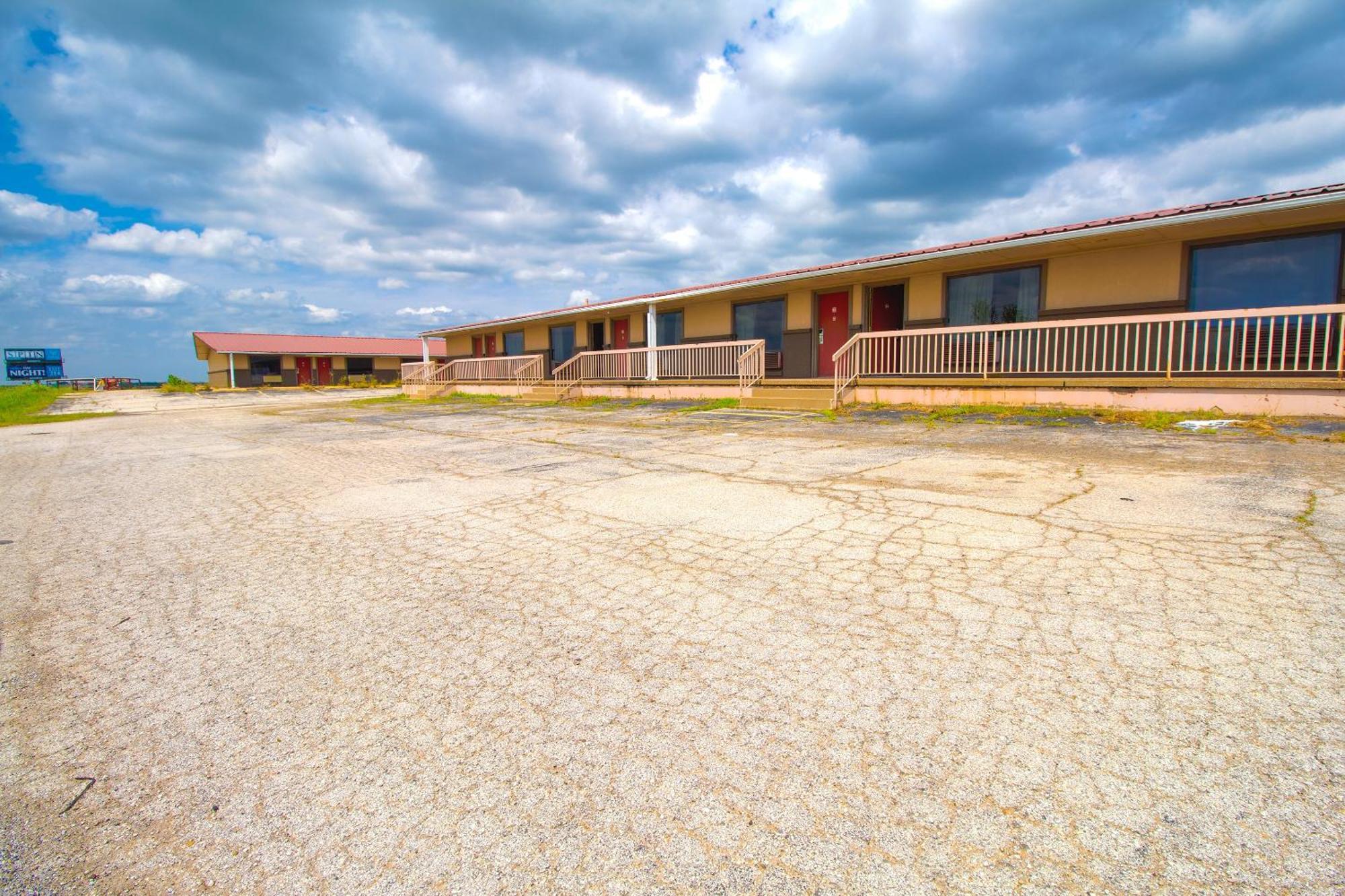 American Best Inn By Oyo I-35 Perry Near Lake Mcmurtry Exterior foto